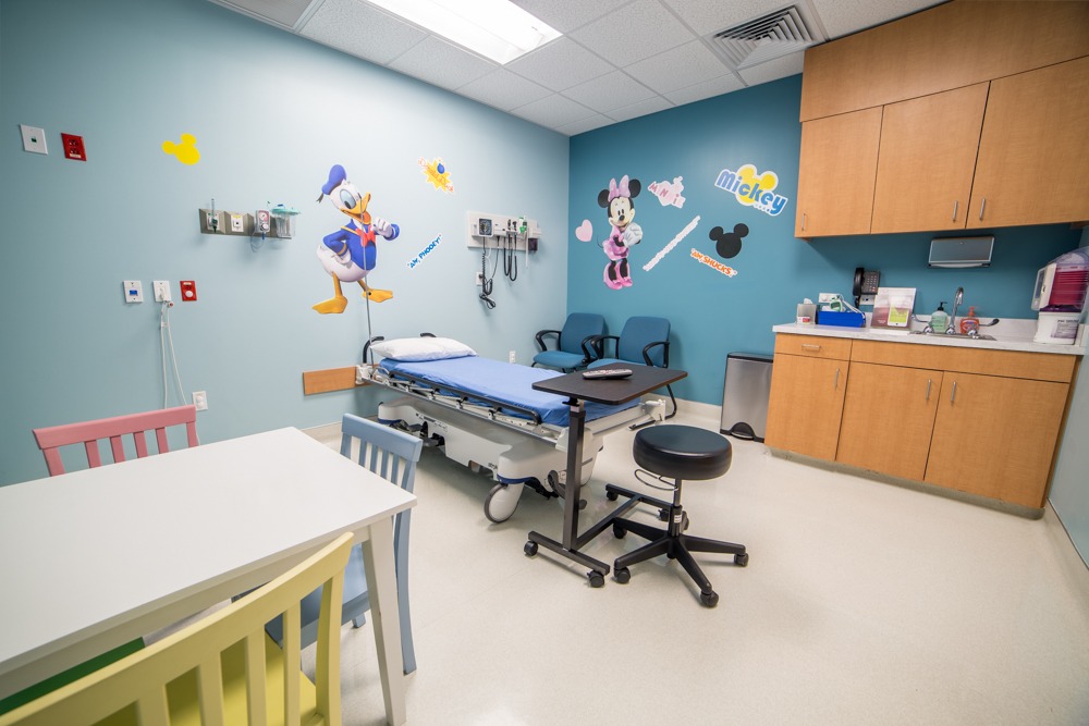 pediatric room with guest chairs